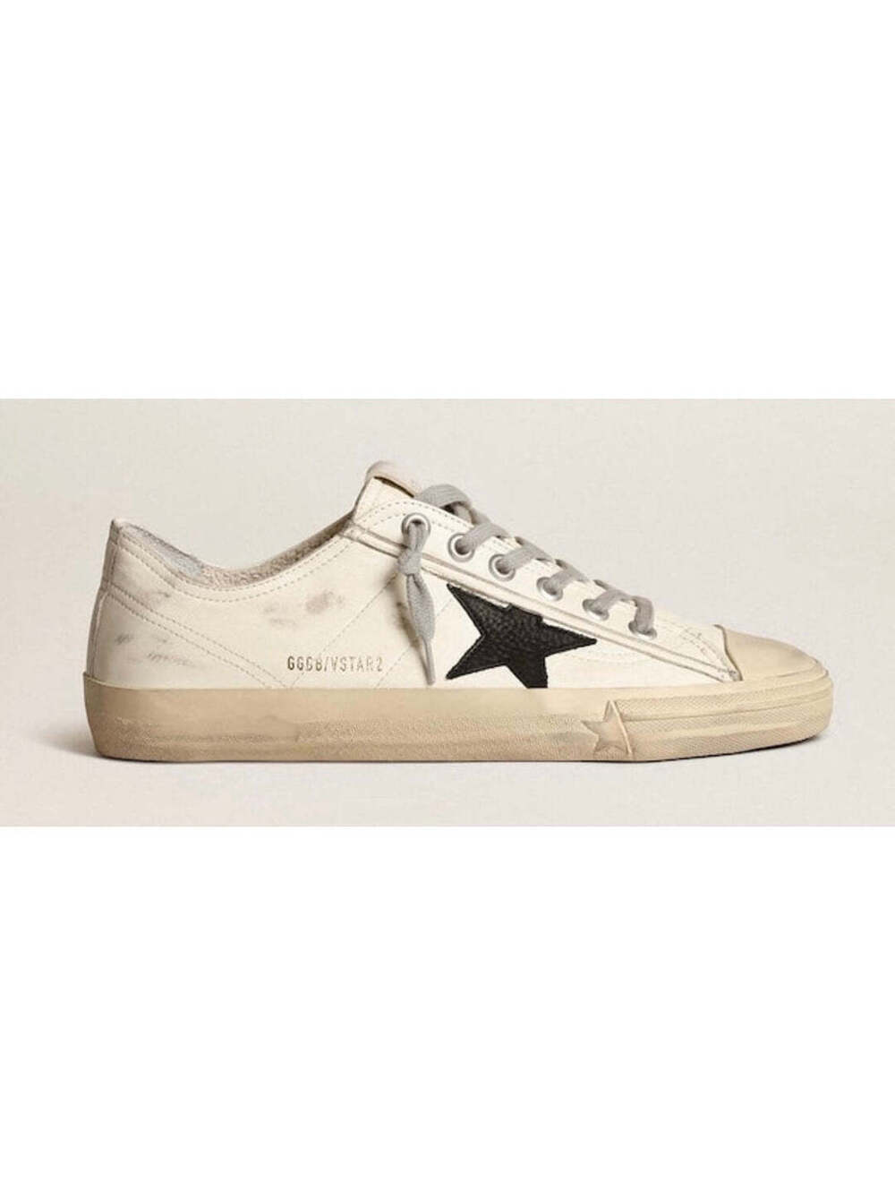 Golden Goose V-Star 2 Sneakers(PLEASE REQUEST YOUR SIZE BEFORE PURCHASING)